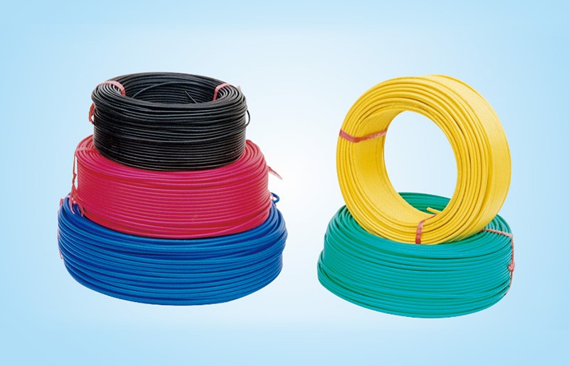 Plastic insulated wire